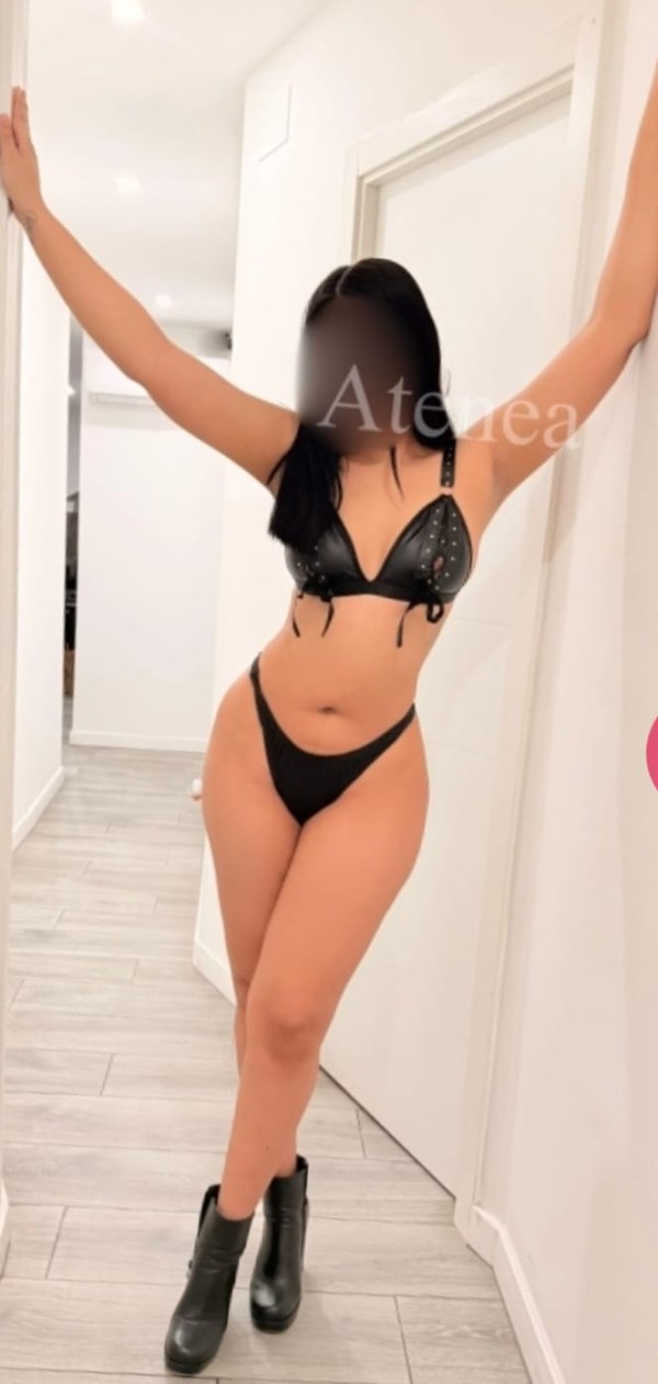 ESBELTA I ELEGANT COL·LEGIALA