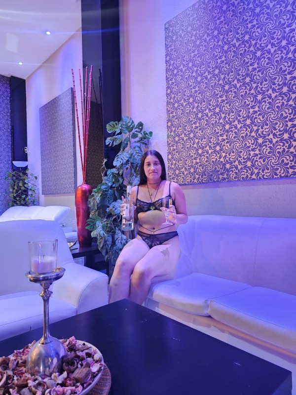 hermosa y muy fiestera