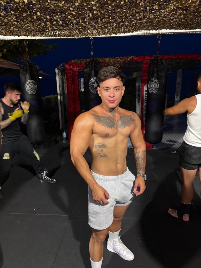 ELEGANTE HOMBRE ESCORT COLOMBIANO  EN IBIZA