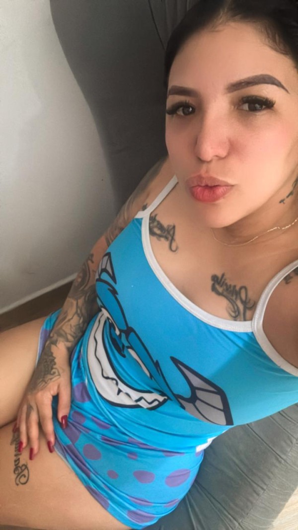 COLOMBIANA GUARRA Y REINA DE LA FIESTA