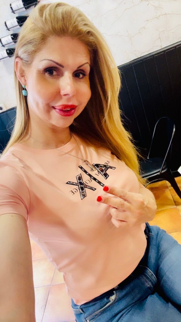 TRANS CACHONDA MUY COMPLACIENTE ACTIVA Y PASIVA COMPLETA Y MUY LECHERA