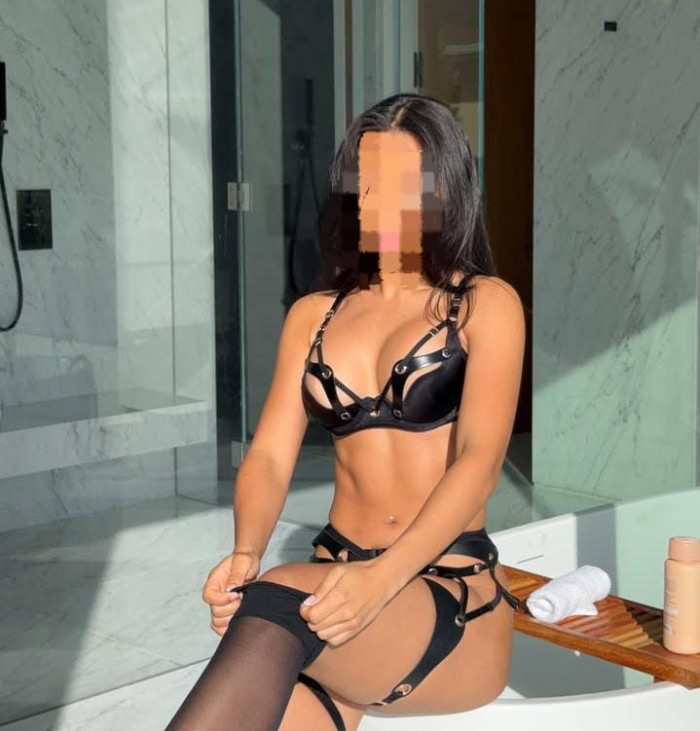 Colombiana muy cachonda, chochito apretado