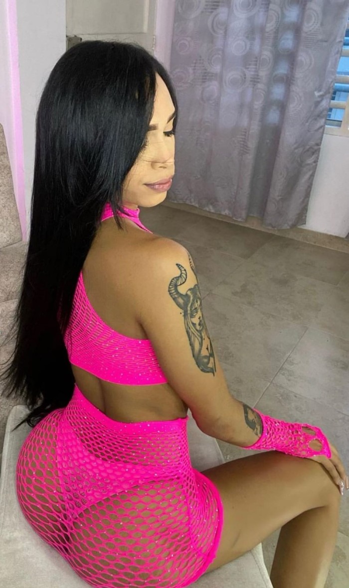 Sedienta de polla y llena de leche