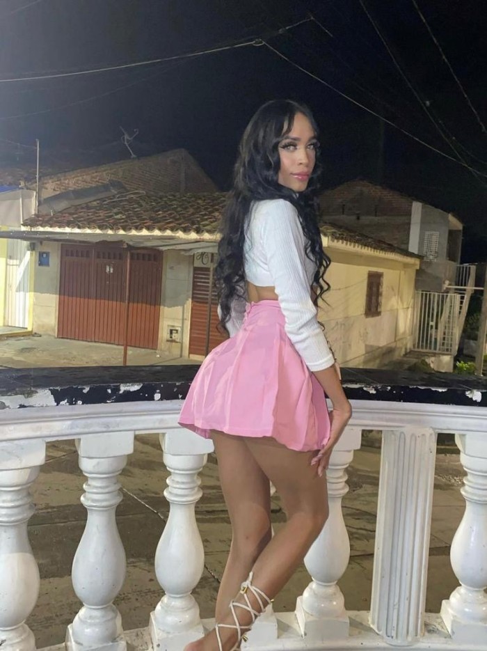 Sedienta de polla y llena de leche