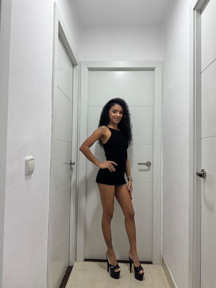 DELGADITA MUY CACHONDA