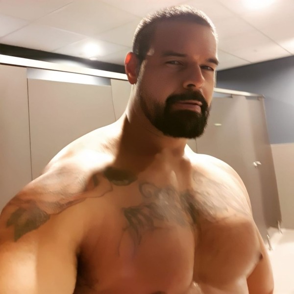 MACHO LATINO FUERTOTE ACTIVO 24CM RABO REAL.