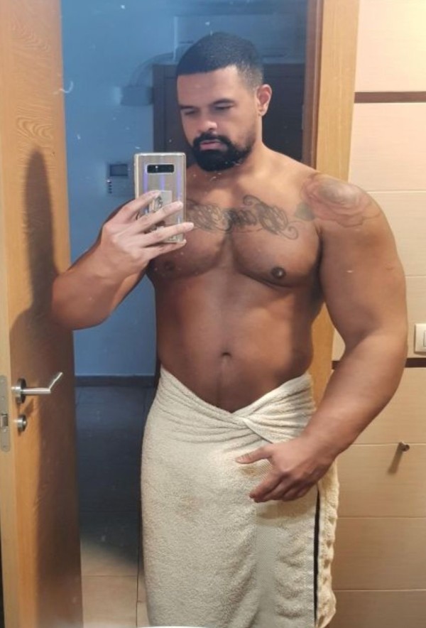 MACHO LATINO FUERTOTE ACTIVO 24CM RABO REAL.