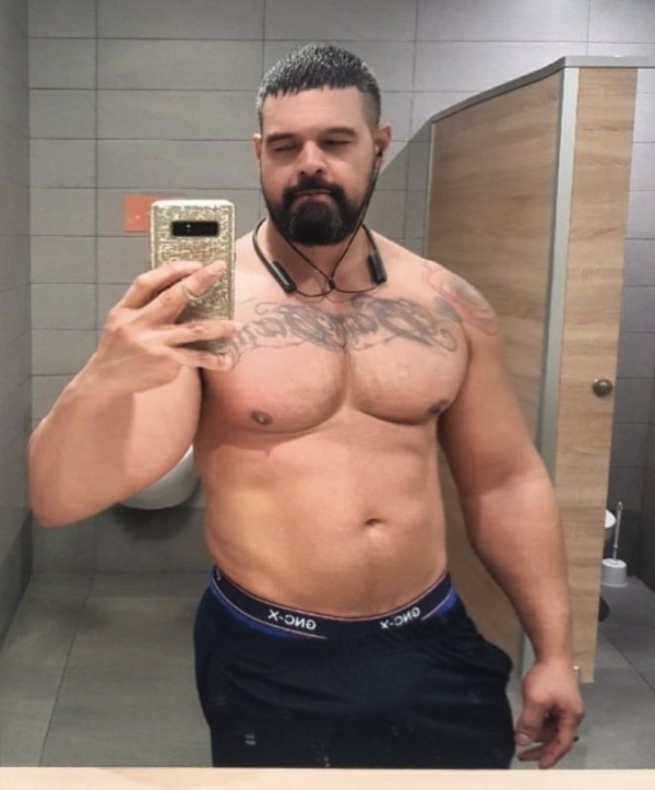 MACHO LATINO FUERTOTE ACTIVO 24CM RABO REAL.