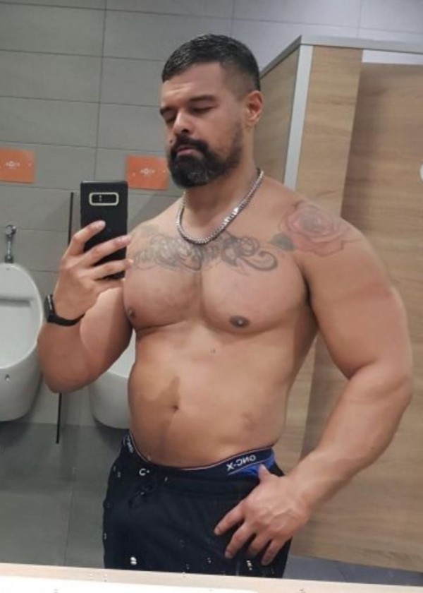 MACHO LATINO FUERTOTE ACTIVO 24CM RABO REAL.