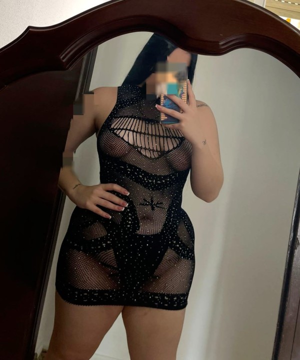 LATINA CON LENGUA JUGUETONA//PACK DE HORAS