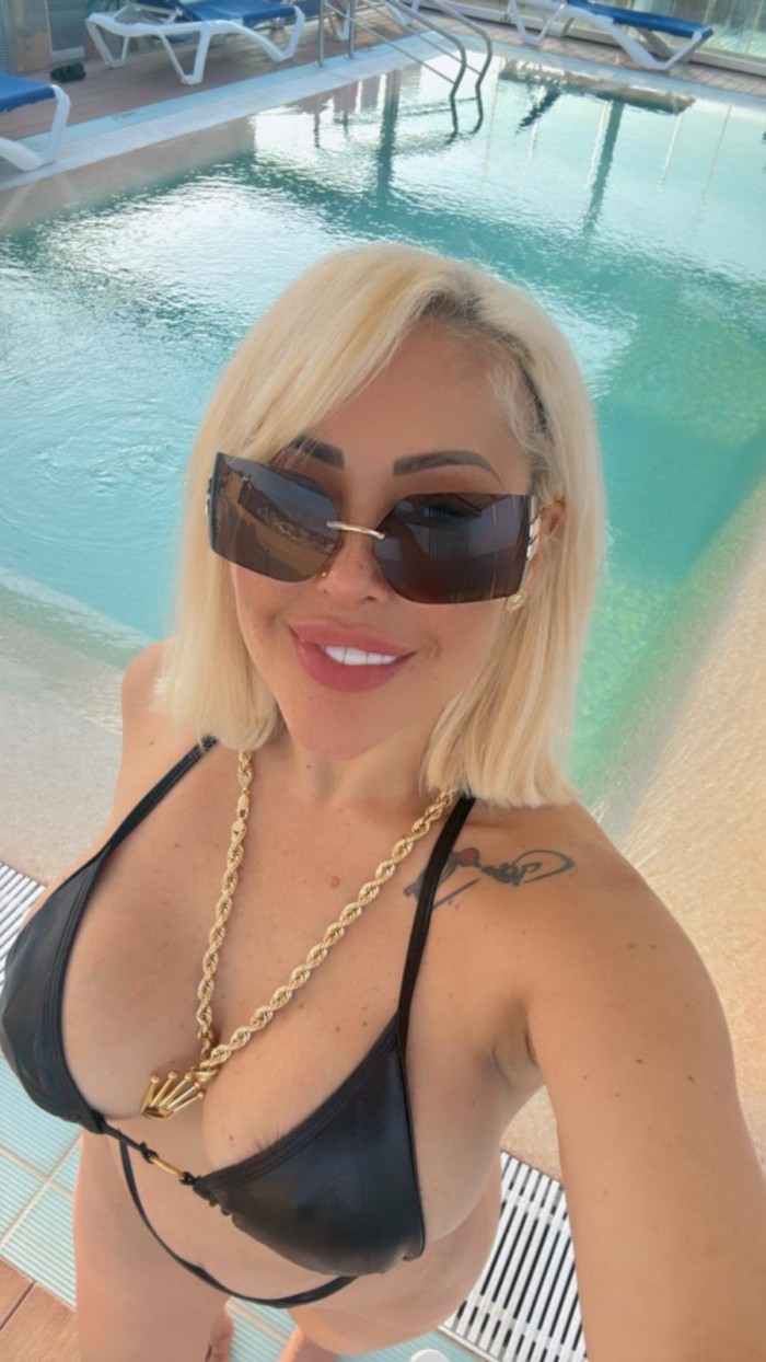 CLOE LATINA RUBIA CON UNA BOOQUITA MUY RICA !!
