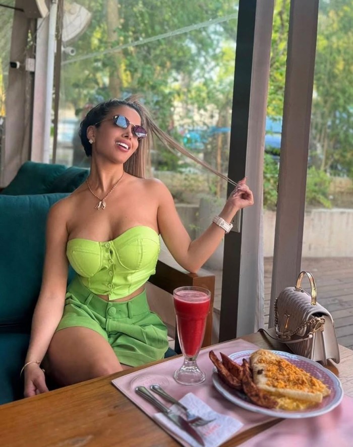 Impresionante colombiana rubia muy bella