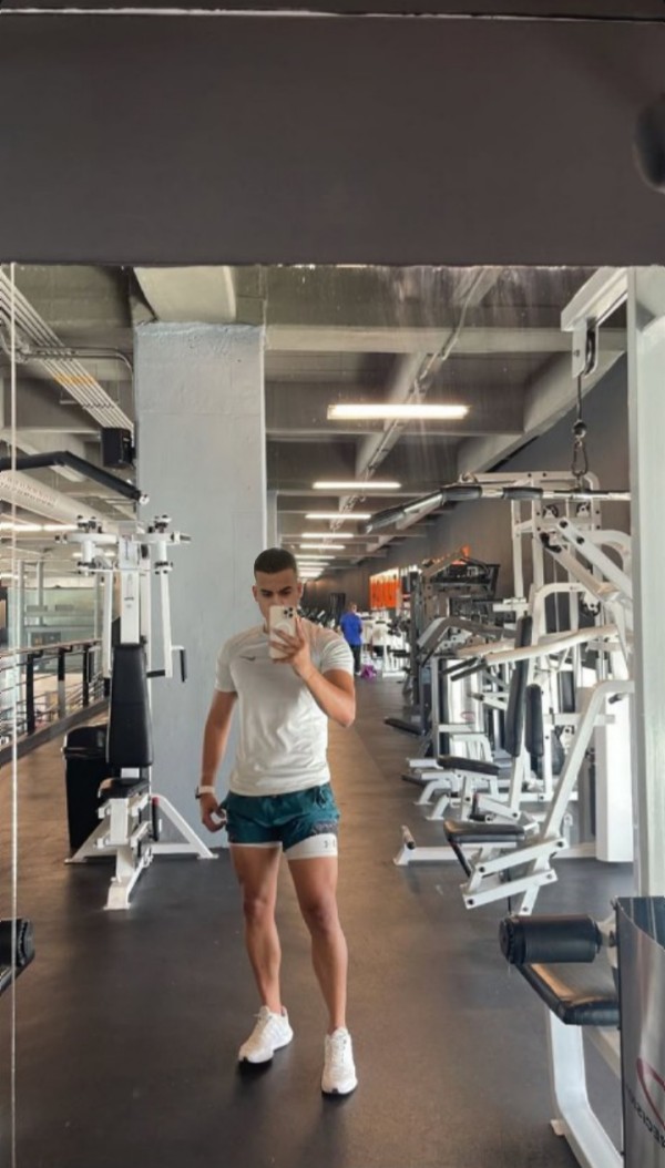 Chico muy extrovertido y simpático.