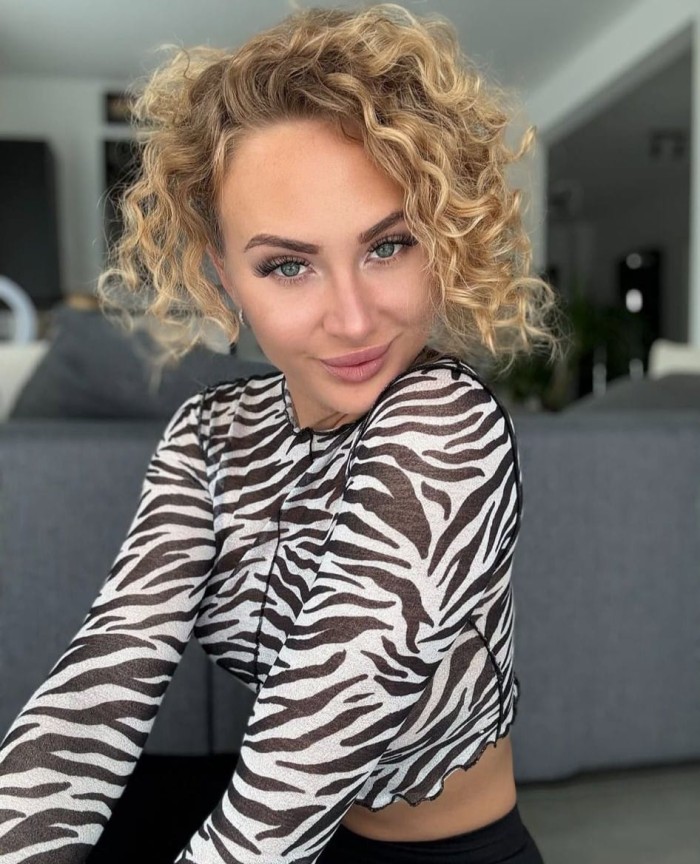 Paula, Colombiana ardiente en Avenida del Cid