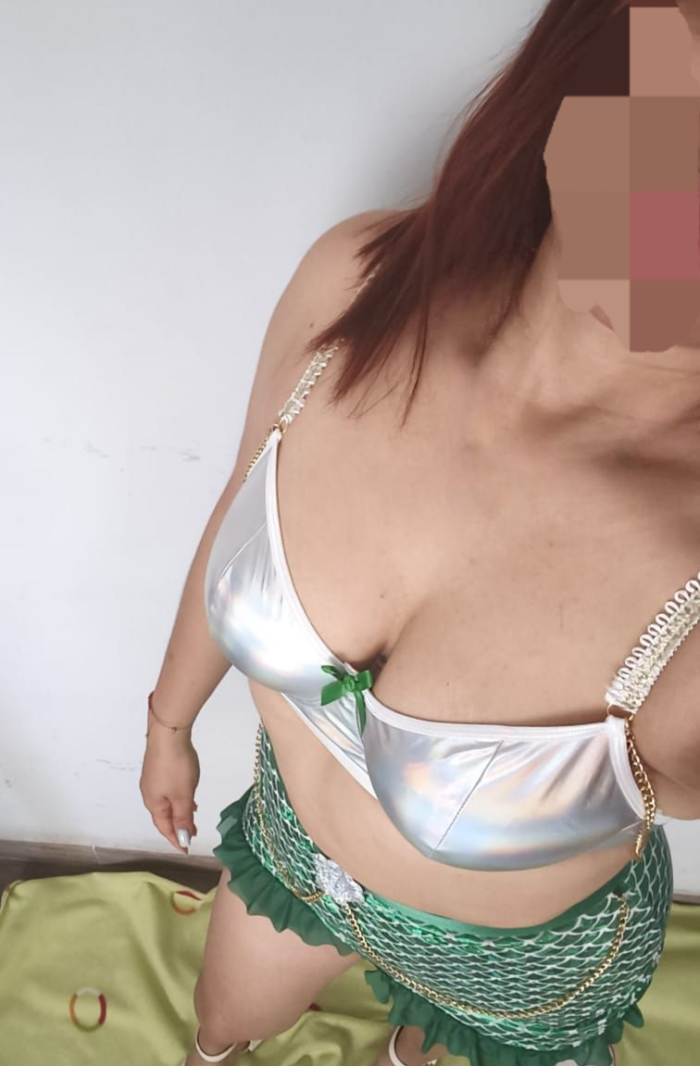 Joven latina muy traviesa solo para ti…