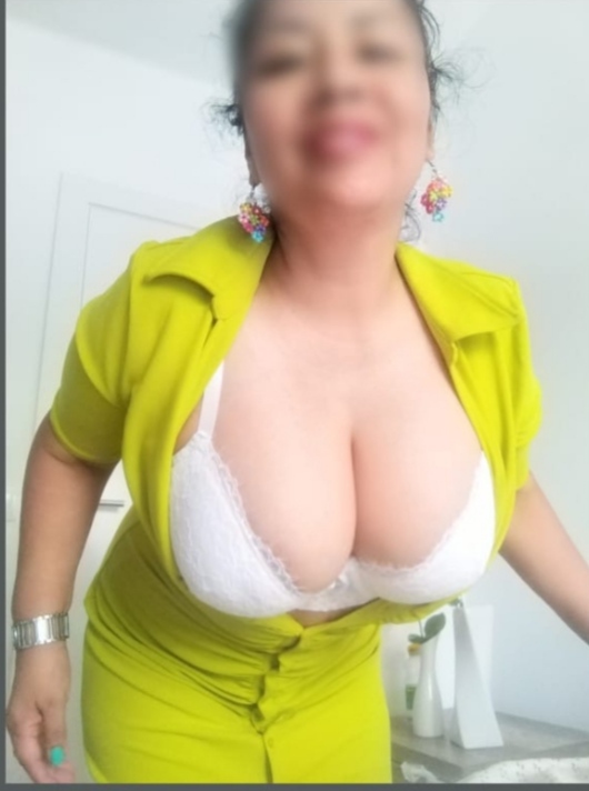 Belleza latina de Chile sexy con pechos XXXL natur