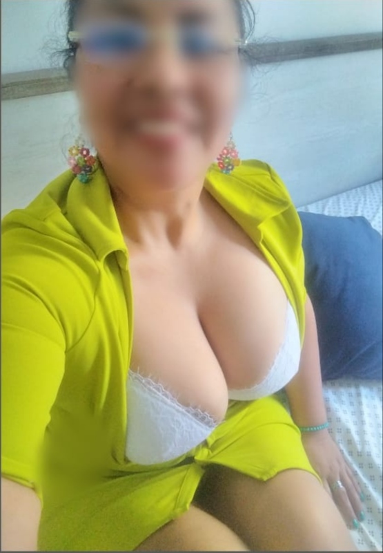 Belleza latina de Chile sexy con pechos XXXL natur