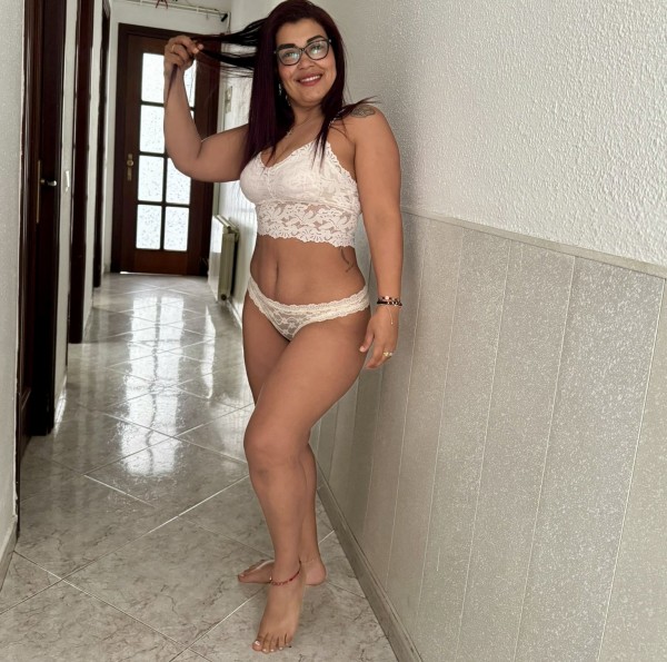 JADE MADURITA LATINA COMPLACIENTE EN CALELLA