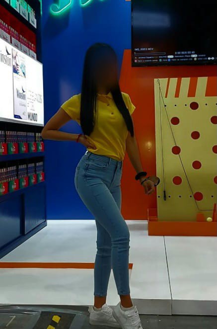 Flaca con un cuerpo natural