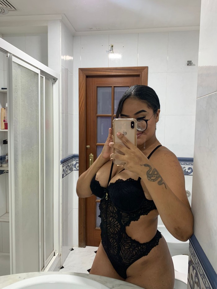 DULCE Y JUGUETONA PERO DIABLA EN LA CAMA