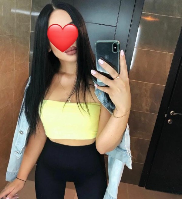 Guapísima recién llegada a vicar