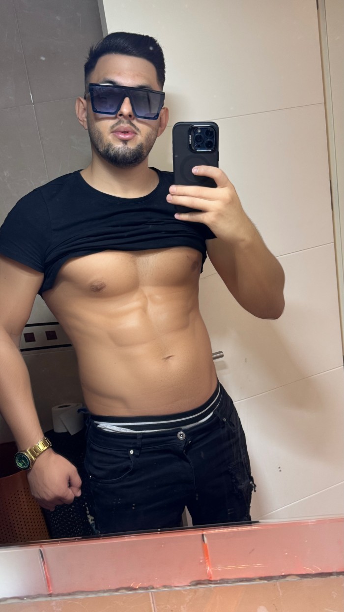 Buscas un masaje? Pues llamame chico ruso rico