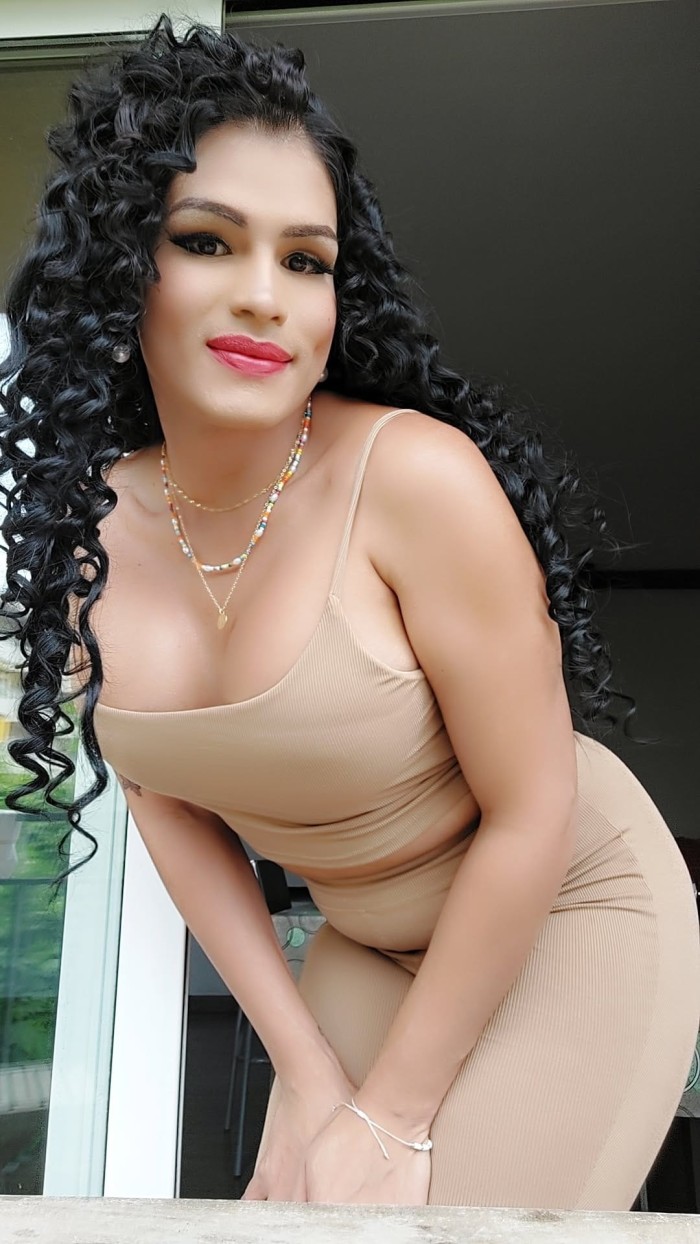 Trans de alto standing dotada venezolana