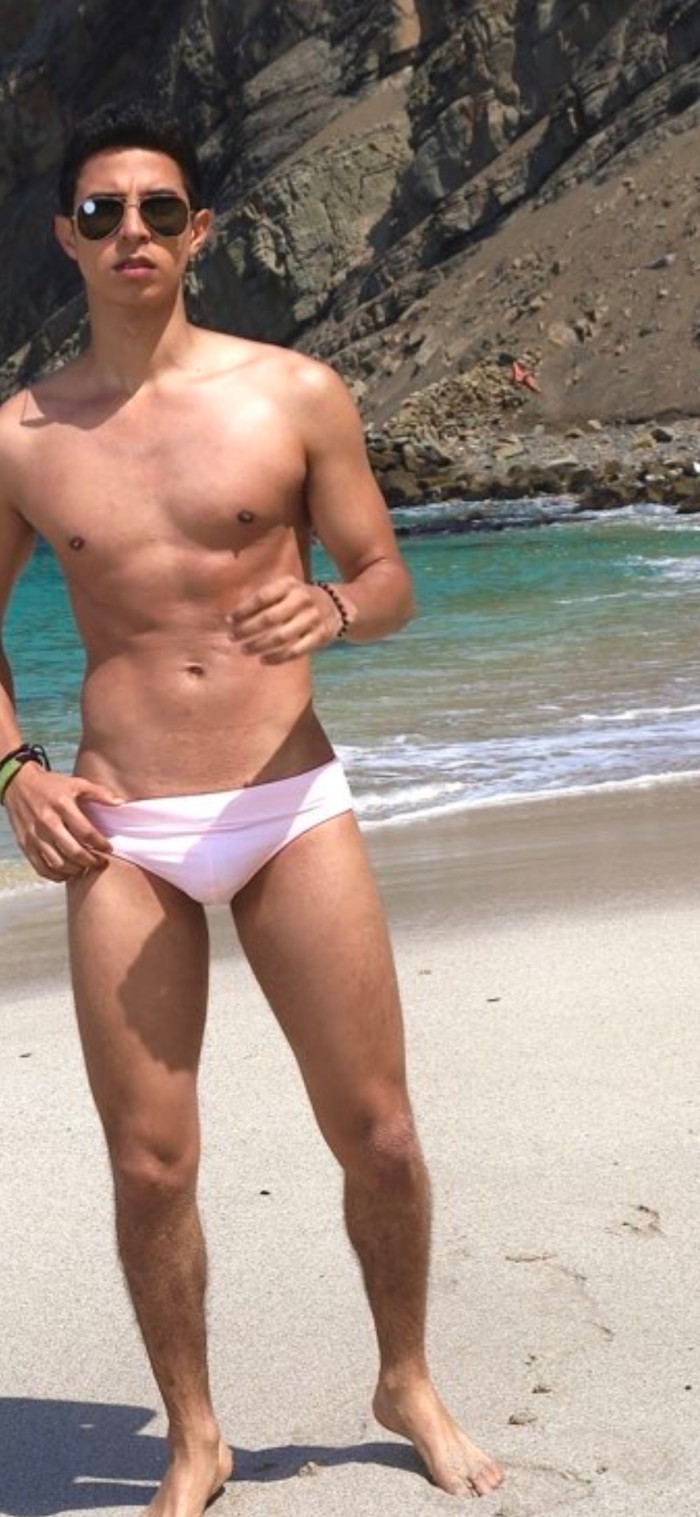 SEXY JOVENCITO 24AÑOS EN PATRAIX PARA CHICOS