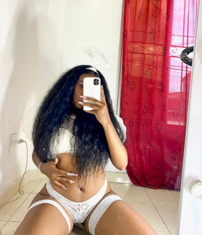 UNA NIÑATA MUY GUARRA Y SIN TAPUJOS