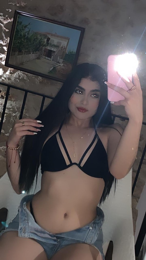 Joven muy cachonda y fiestera