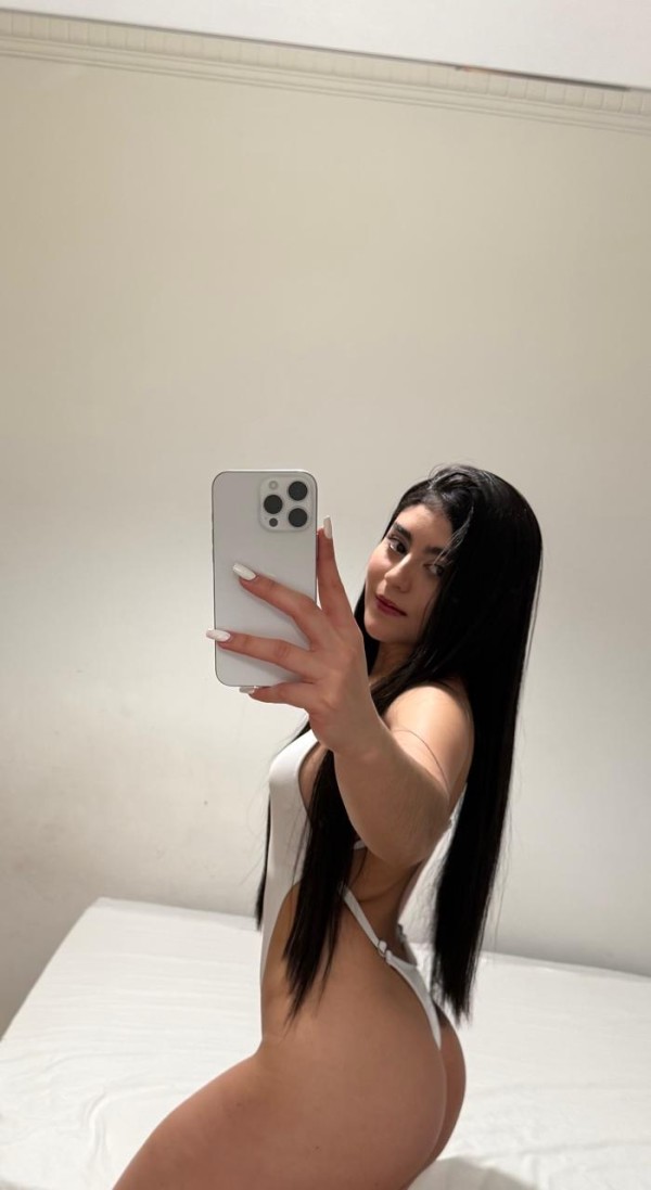 Joven muy cachonda y fiestera