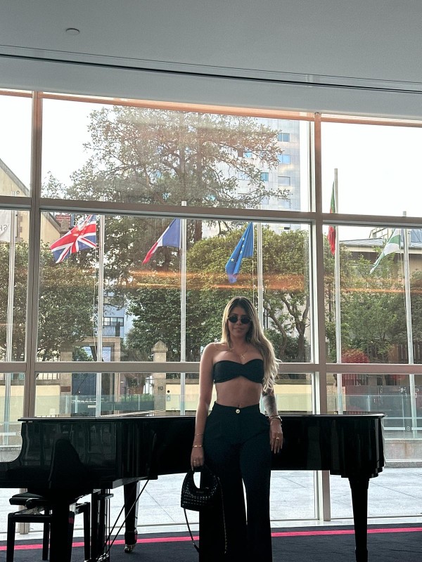 NOVEDAD JOVEN RUBIA SCORT DE LUJO RECIEN LLEGADA A