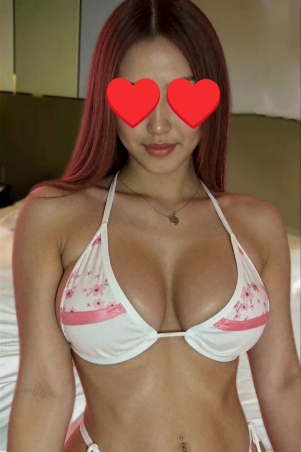 Dos chicas asiáticas en Girona Centro