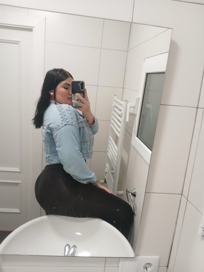 Chica jovencita colombiana curvy , repetiras