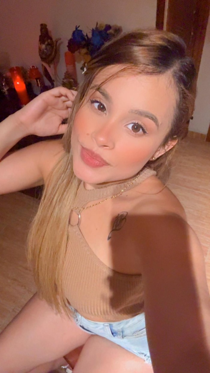 LUCIANA RUBIA GUAPA Y ENROLLADA