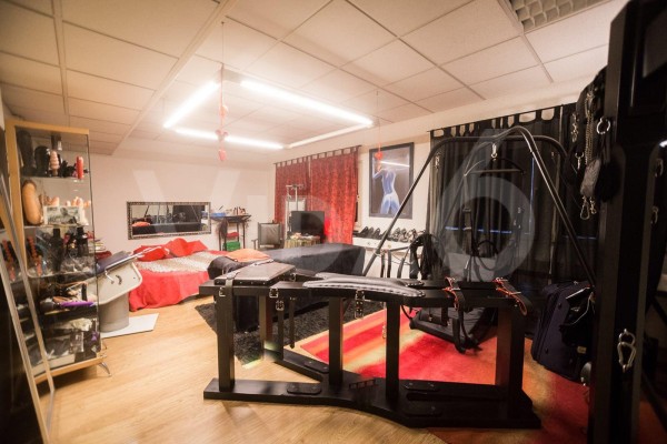 Necesito Señoritas para trabajar en Suiza* -Escort