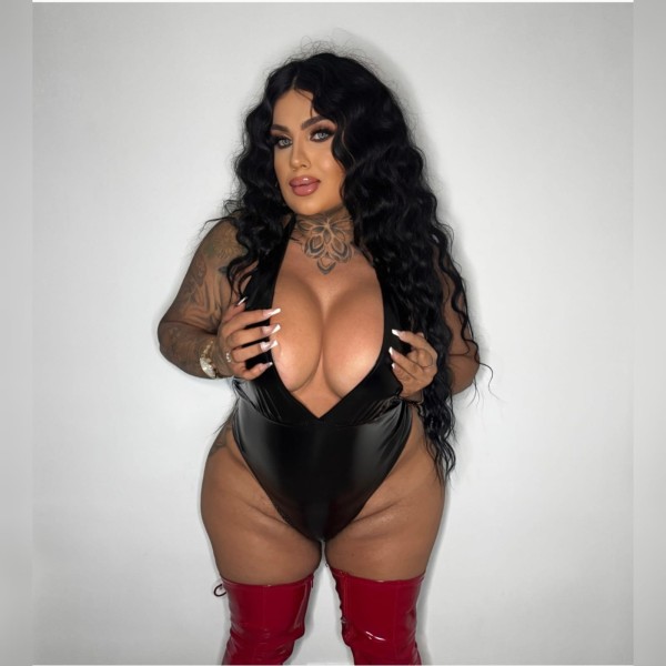 SEXY Y VOLUPTUOSA TRAS COLOMBIANA