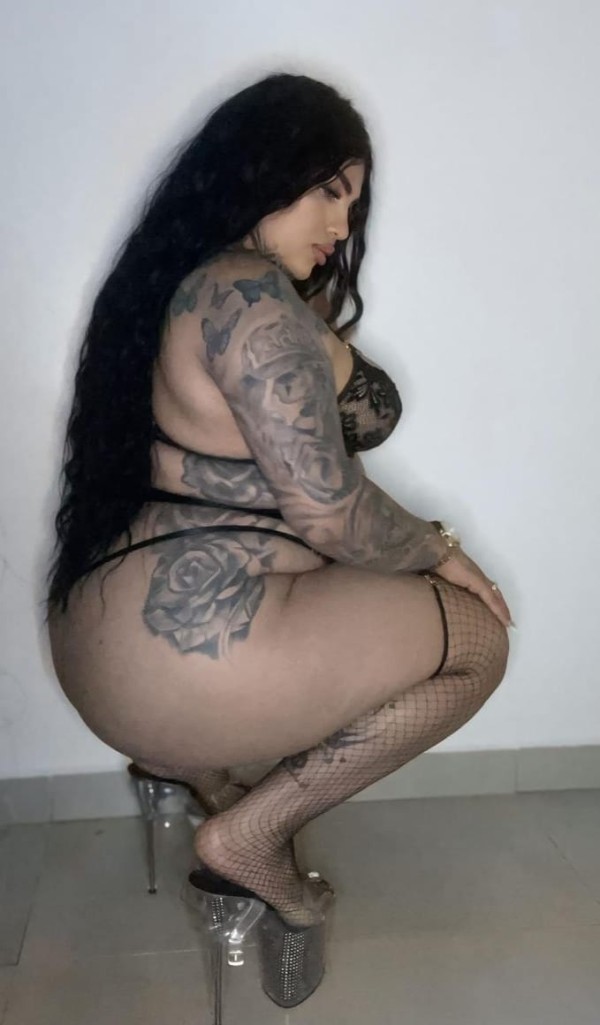 SEXY Y VOLUPTUOSA TRAS COLOMBIANA