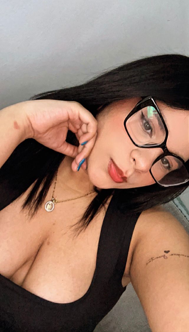 Niñata Latina fiestera 24 horas