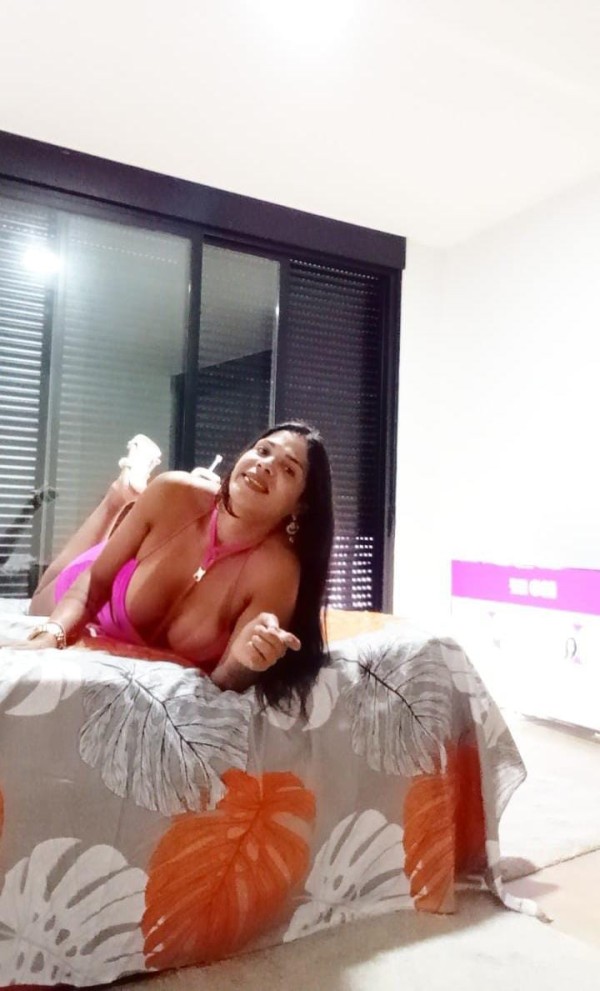 CHICA TRANS MUY CALIENTE Y MUY SEXY E Viciosa guapa en lugo centro