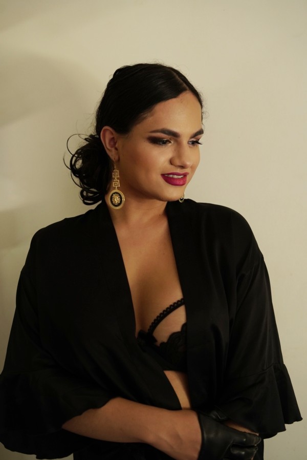 Shemale Bella