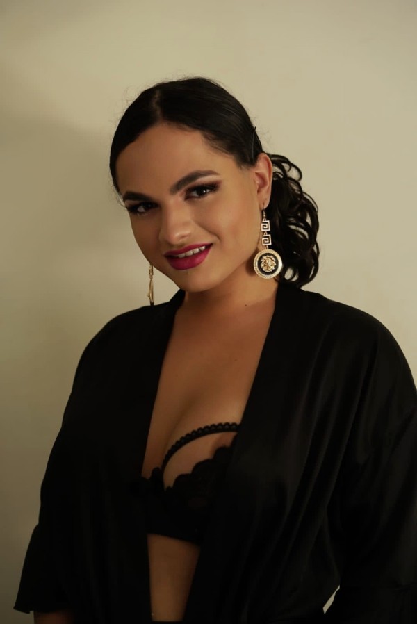 Shemale Bella