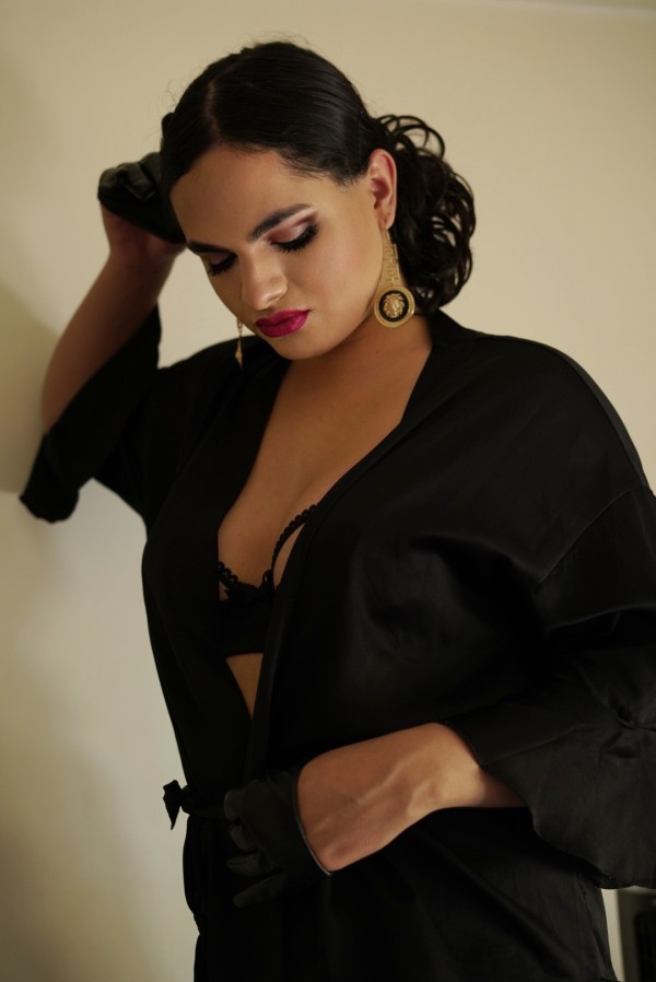 Shemale Bella