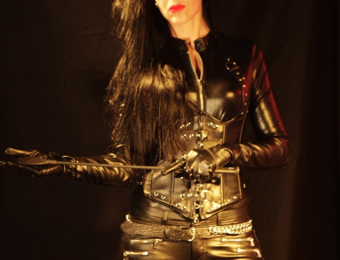 PROFESSIONAL MISTRESS FEMDOM BDSM  FETISH MAD
