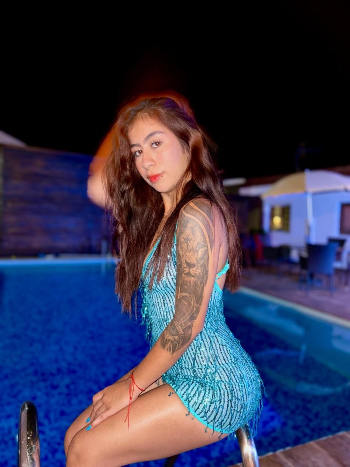 CUERPO perfecto 19 años en (vía Julia)