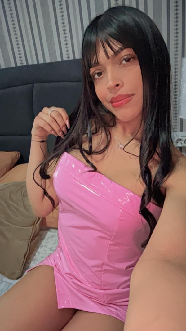 CHICA DE LUJO COLOMBIANA DULCE Y RADIANTE