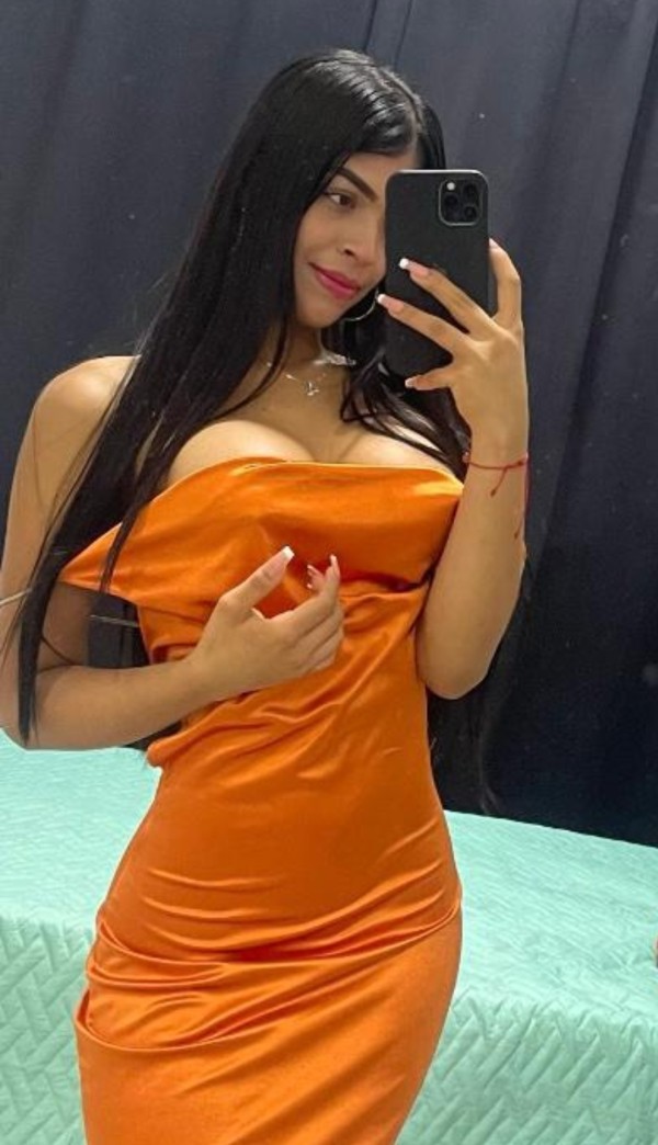 CHICA DE LUJO COLOMBIANA DULCE Y RADIANTE