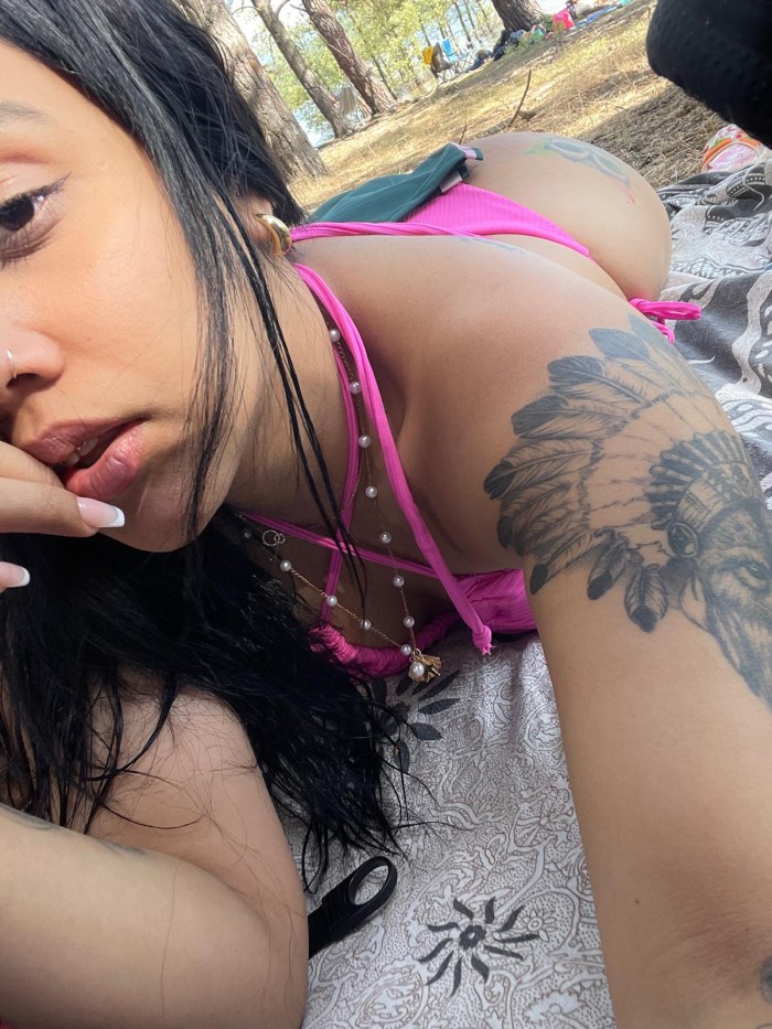 CAMILA BOMBON LATINO MUY CALIENTE Y SEXY FOTO REAL