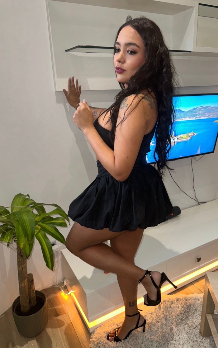 MORENA DE ENSUEÑO SEXY LATINA