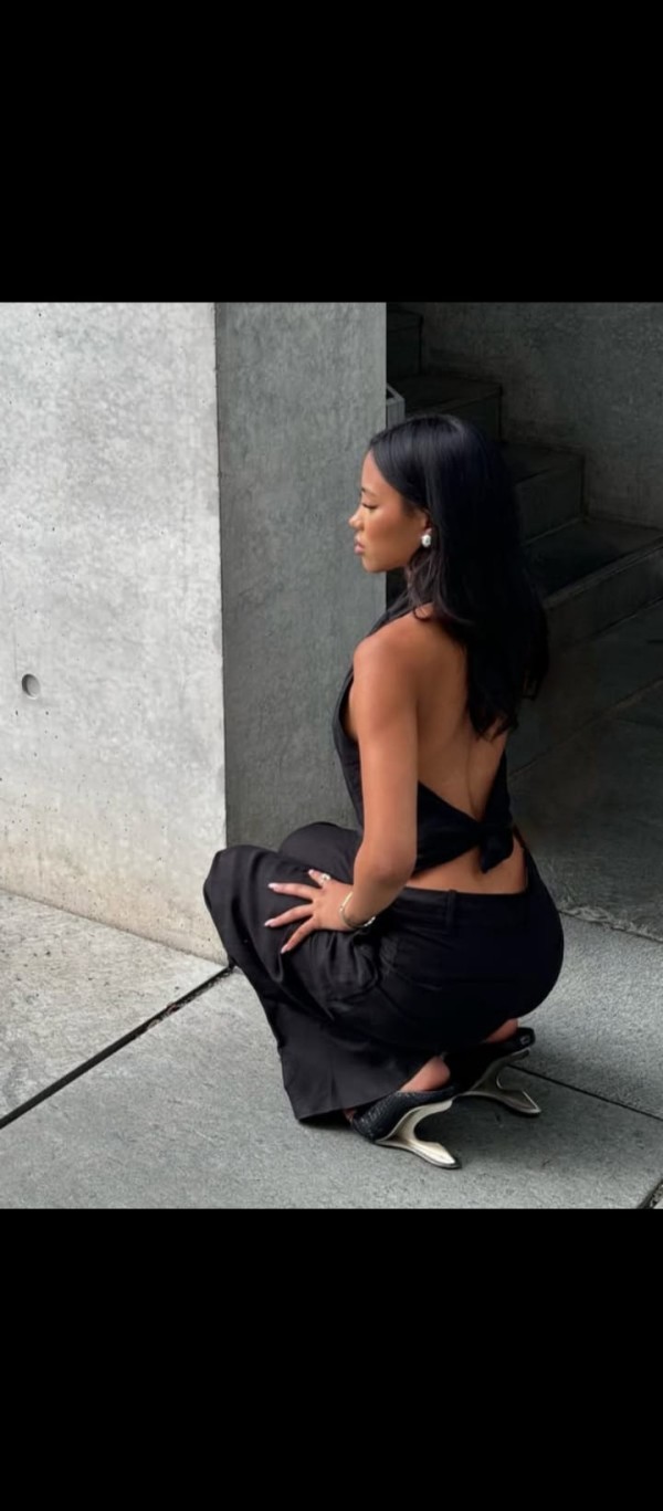 Novedad, jovencita delgada en A Coruña